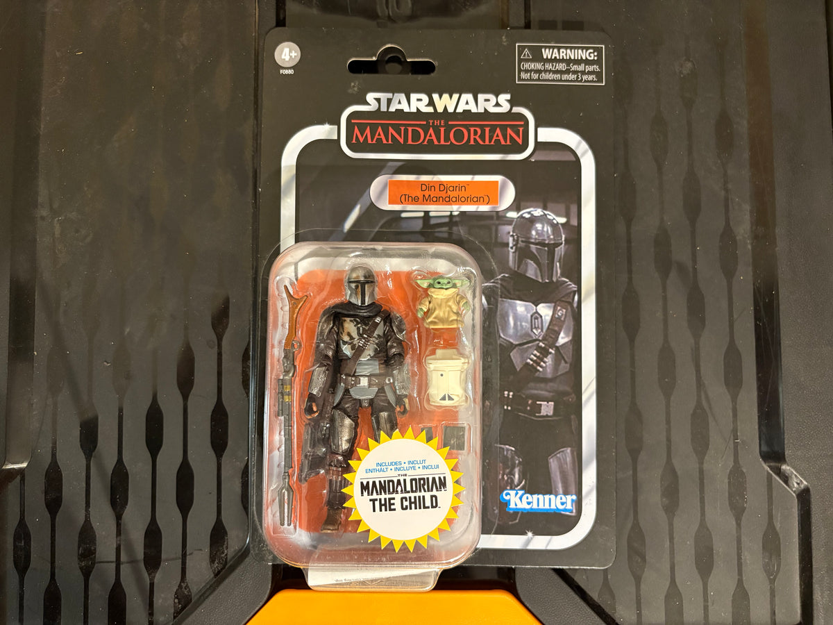 Star Wars The Vintage Collection Din Djarin (The Mandalorian) with The Child (Kenner)